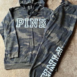 VS PINK camo hoodie (M) + sweatpants (L) set